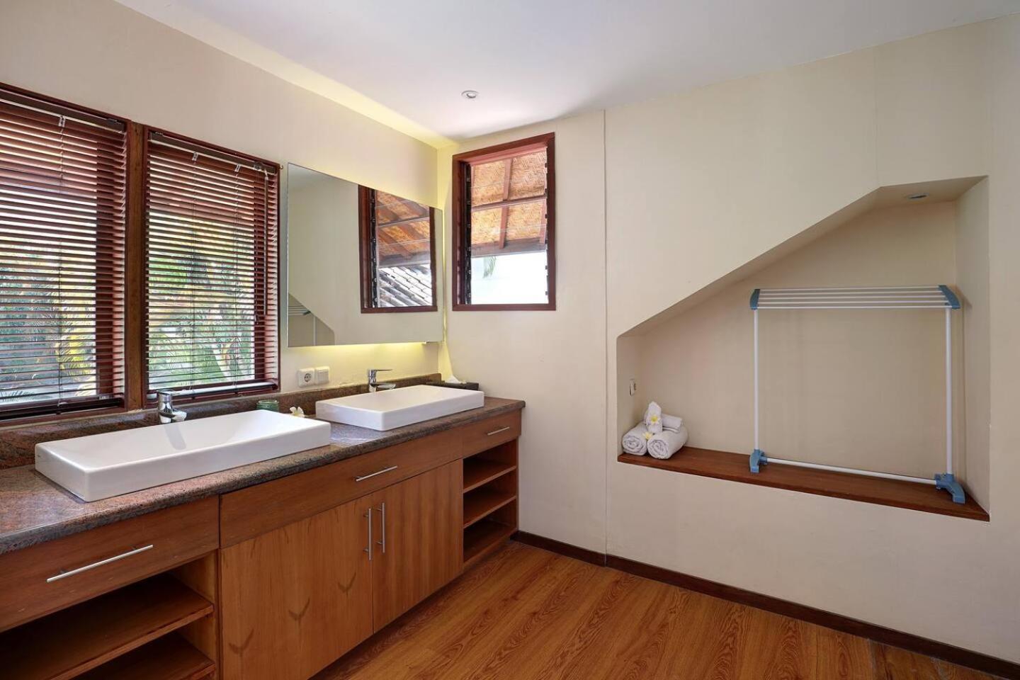 Super Value 4 Bedroom, Walk To Bintang Supermarket Σεμινιάκ Εξωτερικό φωτογραφία